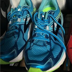 Brooks Women's Vibrant Blue Athletic Shoes